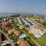 Aparthotel Bellasirmione - Acquachiara 3*