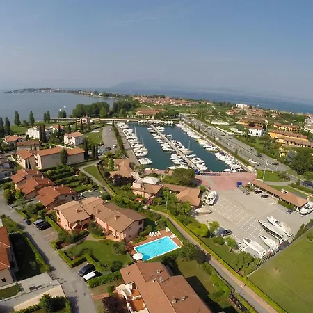Hotel apartamentowy Bellasirmione - Acquachiara 3*