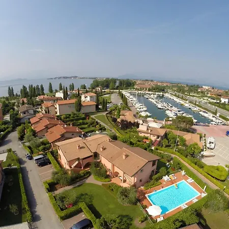 Hotel apartamentowy Bellasirmione - Acquachiara 3*